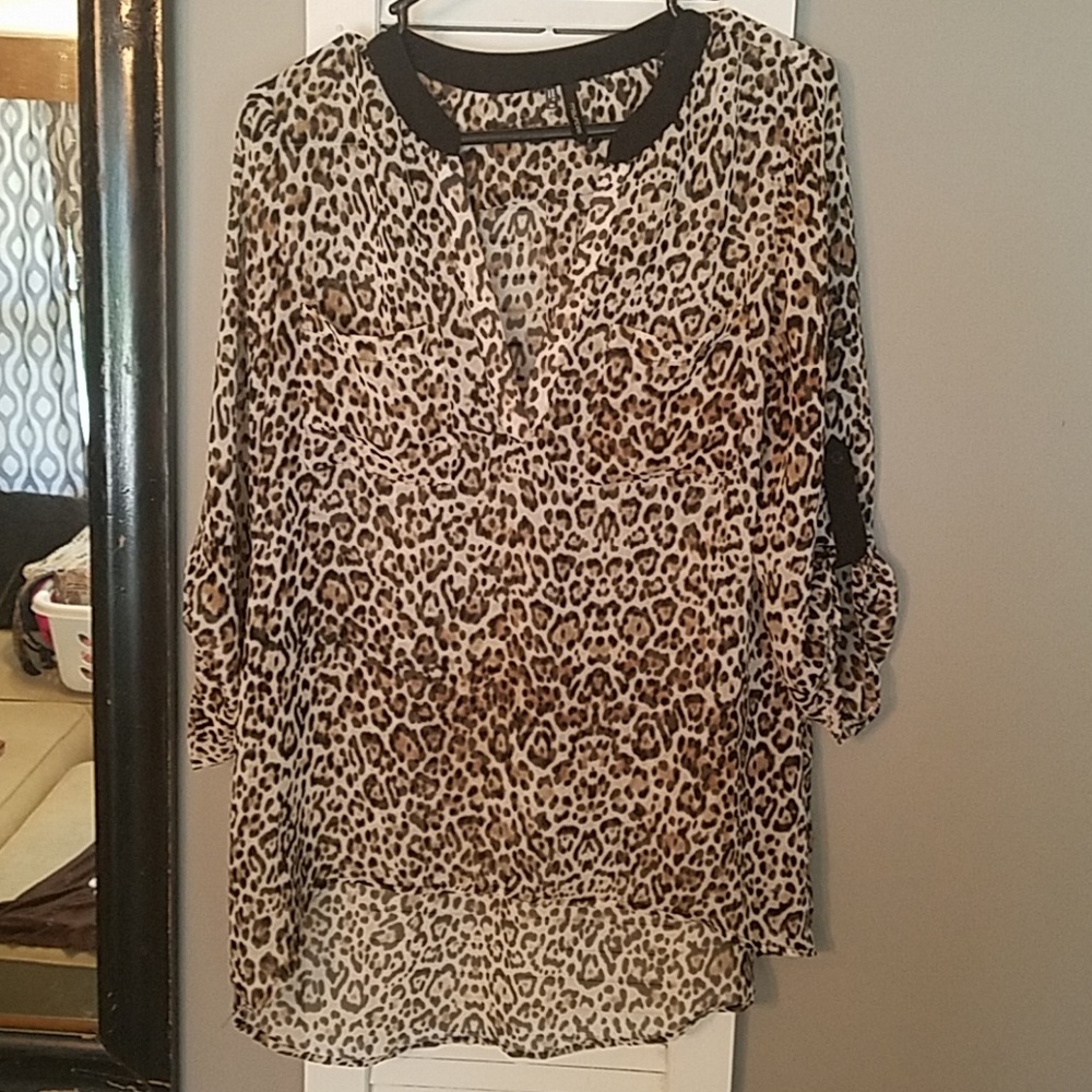Flowy chiffon type animal print shirt
